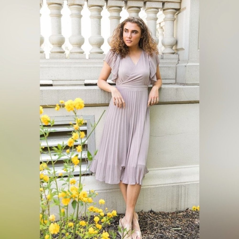 Ivy City Alice Pleated Midi Dress in Pale Plum Size L